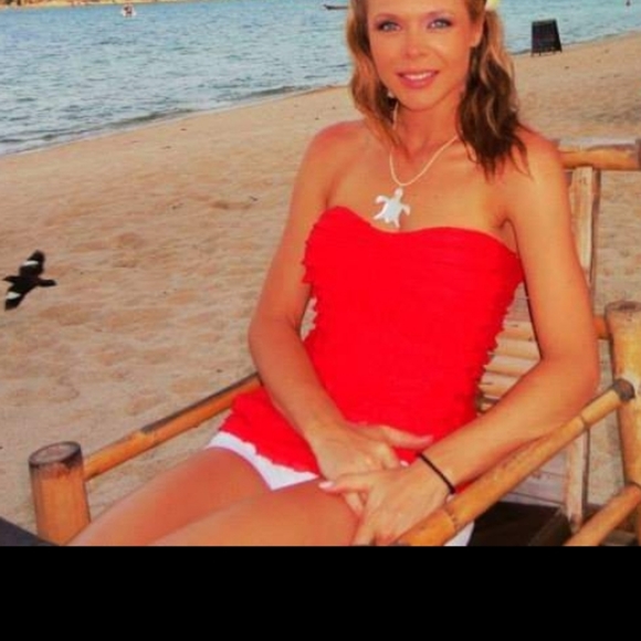 4/$12 Red Charlotte Russe Strapless Top - Picture 6 of 6